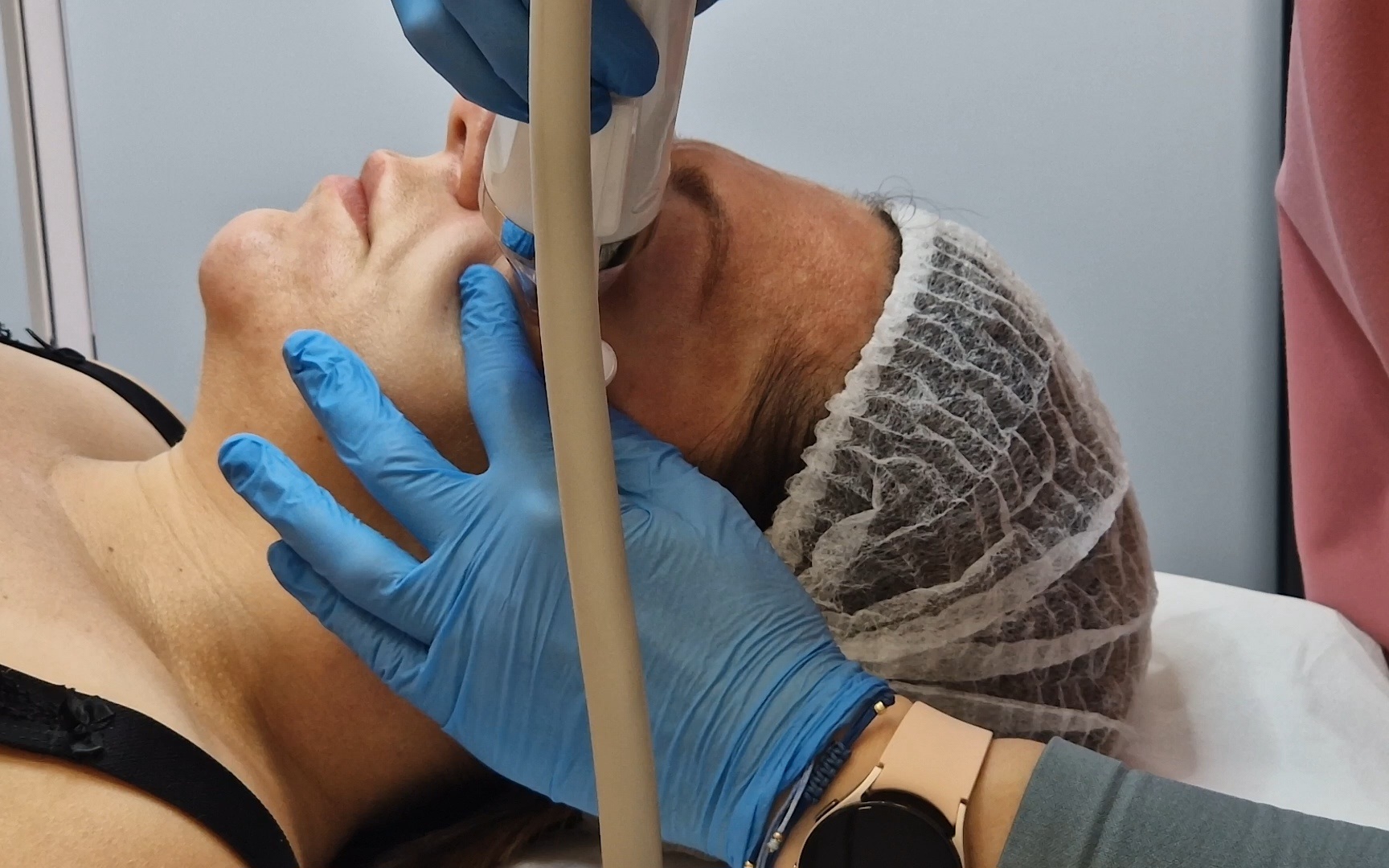 Osoba podczas zabiegu